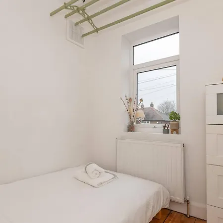 Nyaraló Pass The Keys Urban Charm - Near Headingley - Driveway Parking *