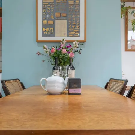 Pass The Keys Urban Charm - Near Headingley - Driveway Parking Holiday home *